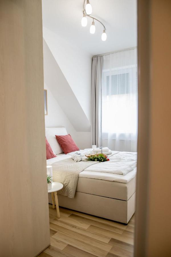 Rose Gold Apartment Zalaegerszeg Exteriör bild